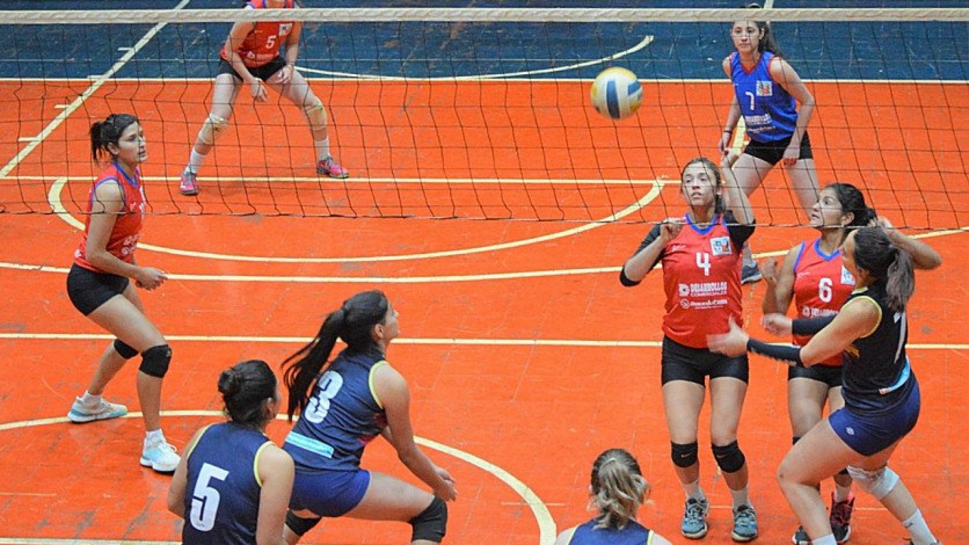 Policial “desplumó” a Las Canarias por el Clausura del voleibol